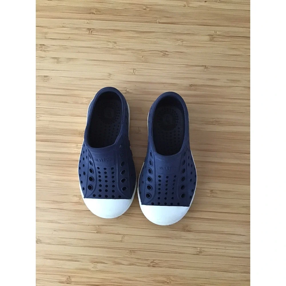 Native C6 toddler Jefferson shoes navy blue waterproof sandals